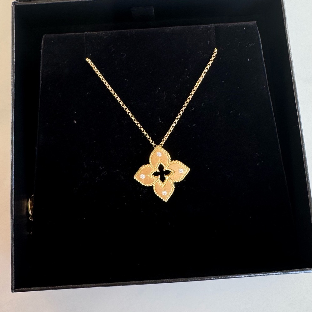 Roberto Coin - 18K GOLD PETITE VENETIAN PRINCESS SATIN & DIAMOND ACCENT FLOWER